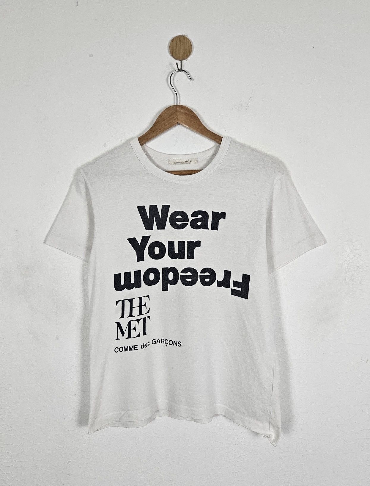 Comme des Garcons Comme Des Garcons “Wear Your Freedom” White T