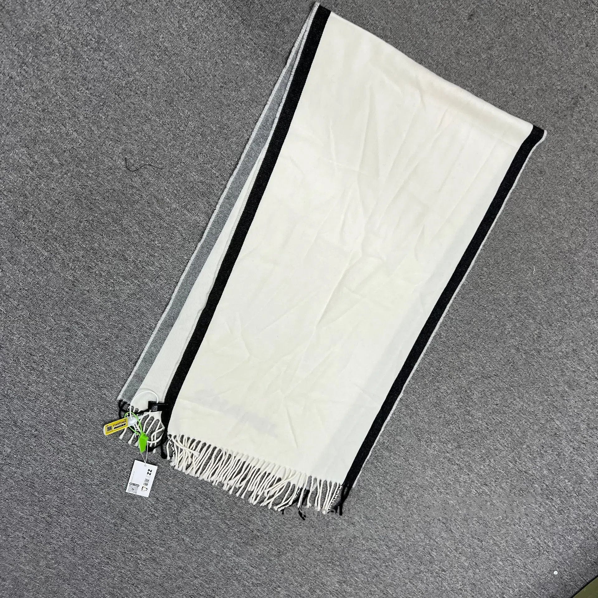 Chanel Chanel New flip logo wool scarf| Size ONE SIZE - 2 Thumbnail