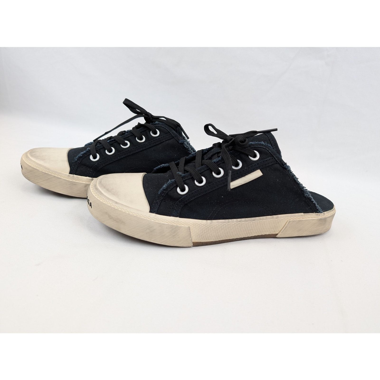 Balenciaga o1rshd1 Paris Mule Destroyed Mule VLUC in Black/White Size US 7 / EU 40 - 17 Thumbnail