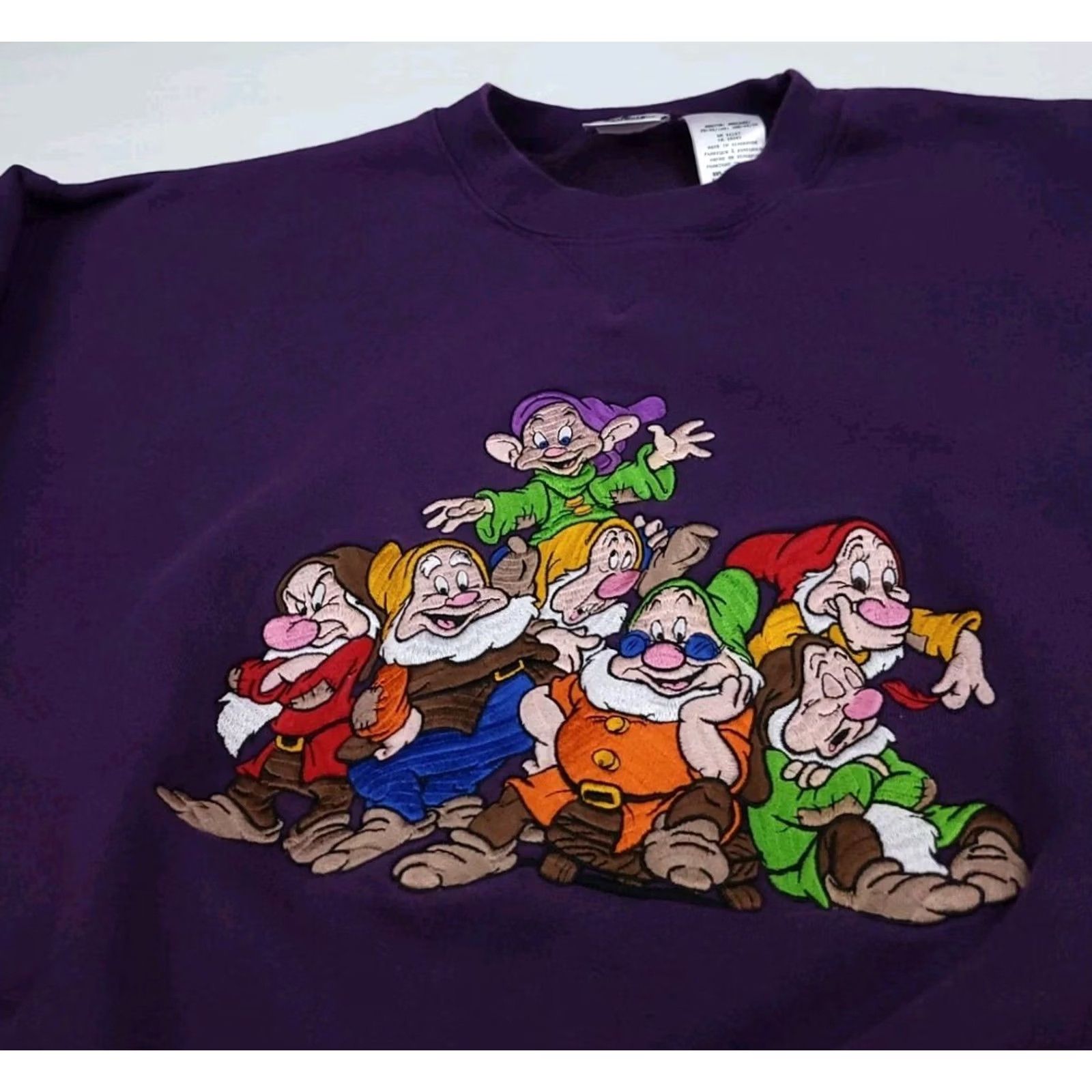 Disney VINTAGE Disney Seven Dwarfs Embroidered Sweatshirt Crew Neck Purple M Unisex Adults 90s Snow White USA Size US M / EU 48-50 / 2 - 3 Thumbnail