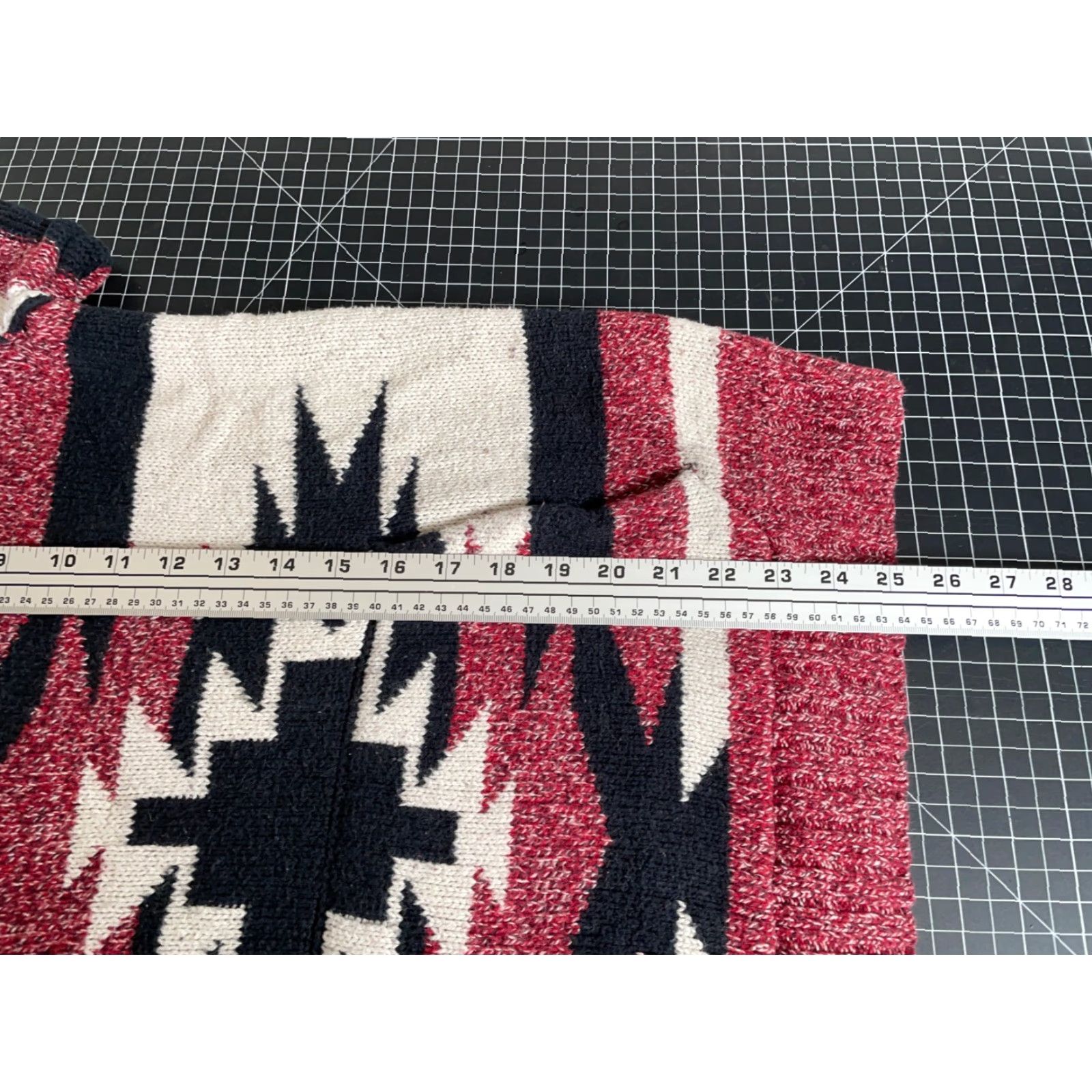 American Eagle Outfitters American Eagle Outfitters Aztec Henley Sweater Hoodie Men's Large Red Geometric Tribal 90s Southwestern Hipster Size US L / EU 52-54 / 3 - 6 Thumbnail