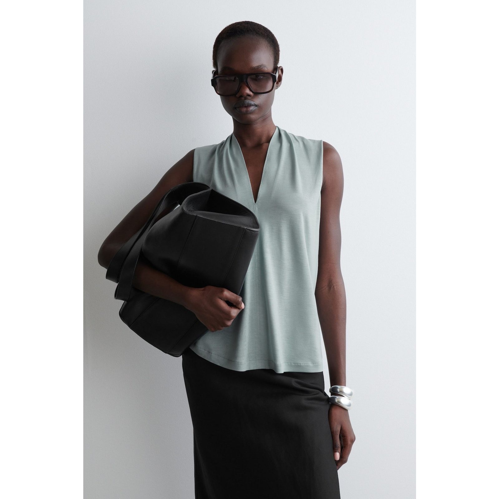 Cos COS DRAPED V-NECK TOP Sz M Size M / US 6-8 / IT 42-44 - 1 Thumbnail
