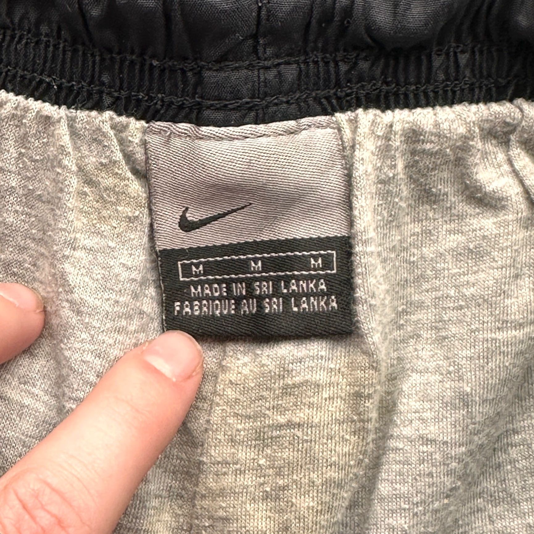 Nike VINTAGE Nike Windbreaker Pants Mens M Black Red Zip Pockets Lined Cotton Nylon Polyester 90s Y2K Baggy Wide-Leg Embroidered Logo Zip Pockets Size US 31 - 3 Thumbnail