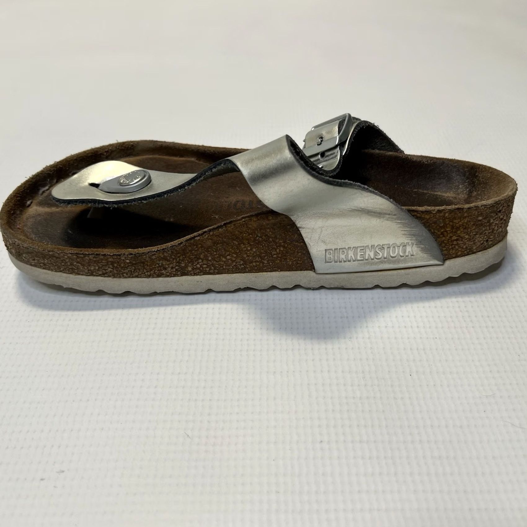 Birkenstock Birkenstock Gizeh Sandal Metallic Silver Gray Thong T Strap Women EU 36 US L 5 Size US 5 / IT 35 - 2 Thumbnail