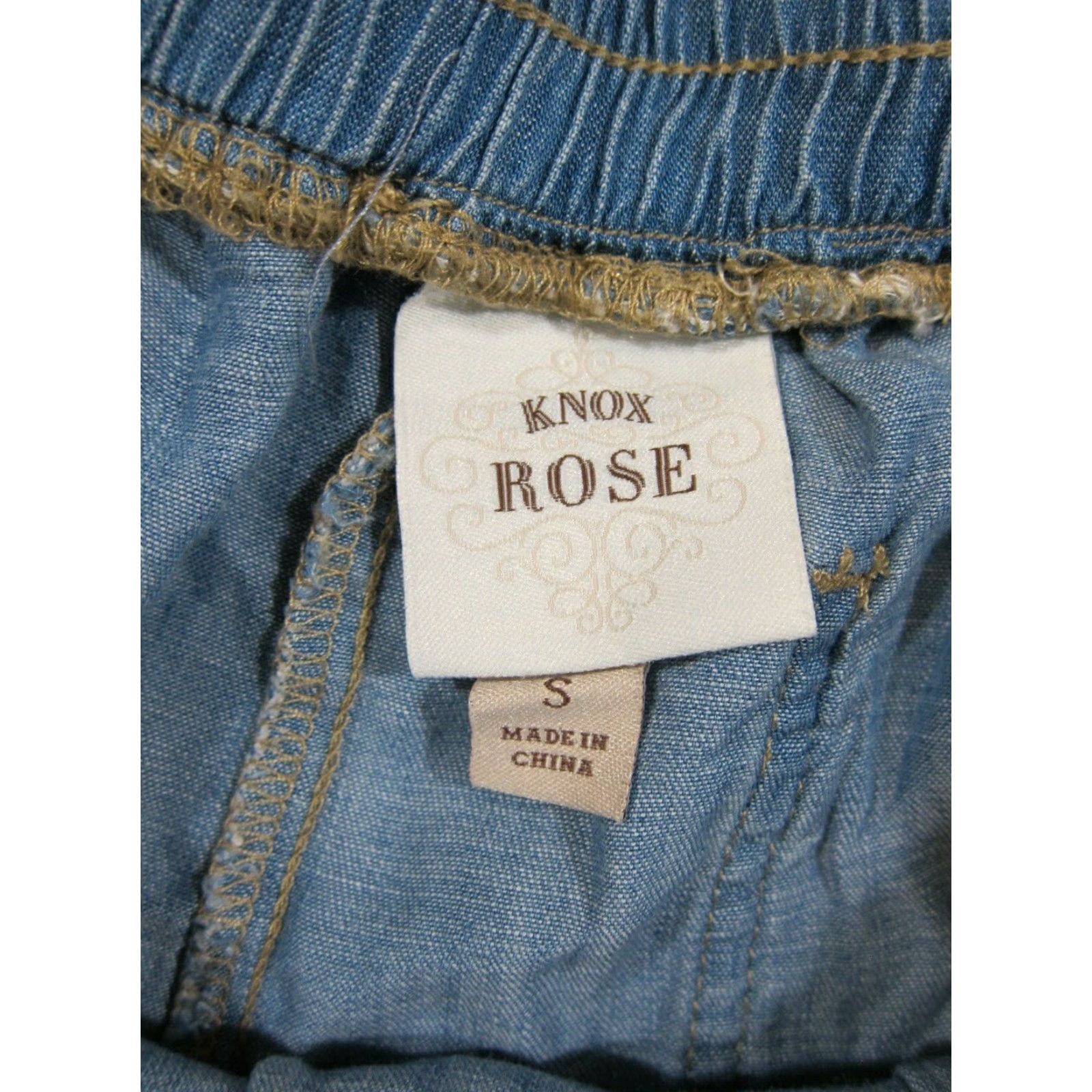 Vintage Knox Rose Chino Shorts Women Small 26" Waist 32" Hip 3" Inseam Pleated High Rise Pull On Blue 100% Rayon Chambray Size 26" / US 2 / IT 38 - 3 Thumbnail