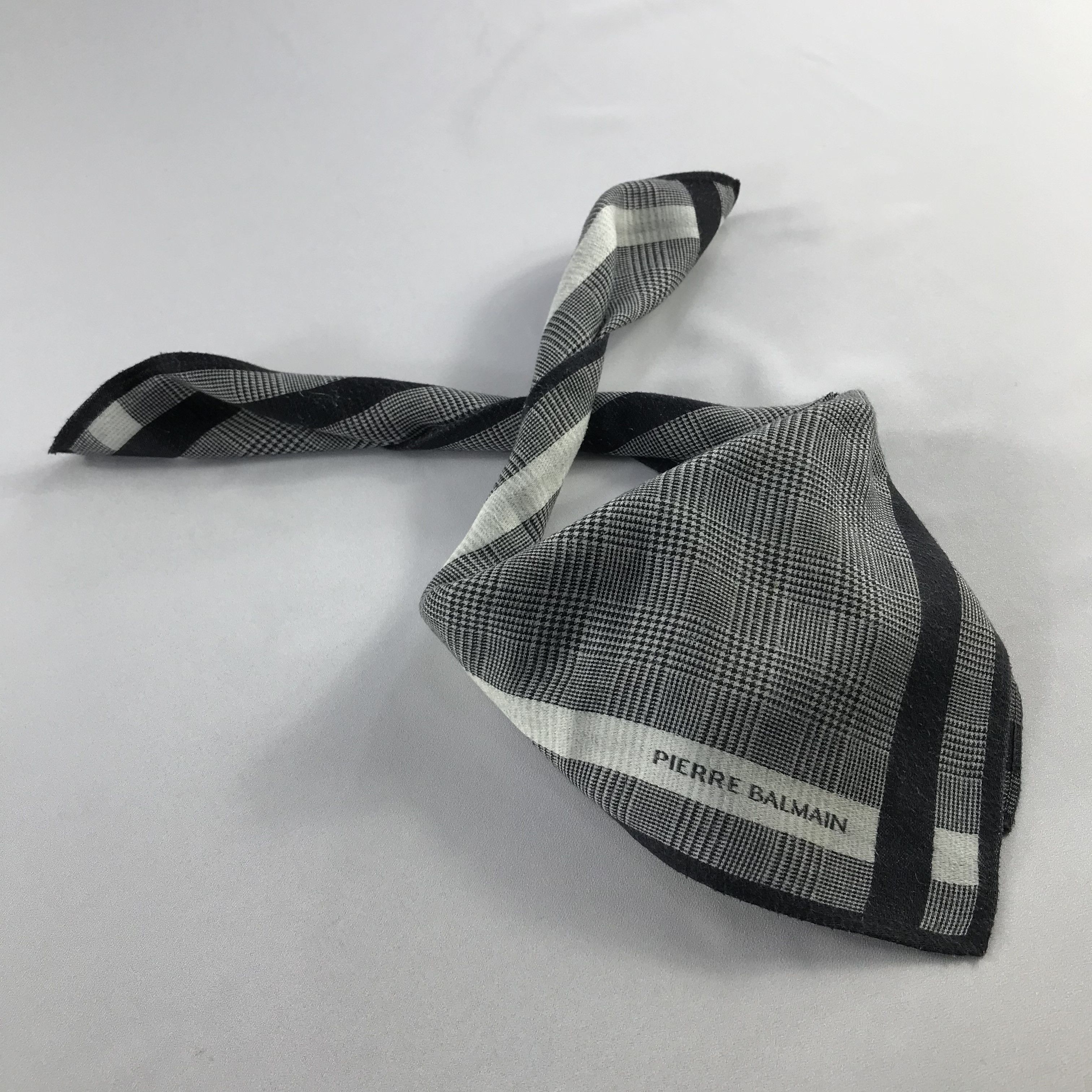Pierre Balmain Pierre Balmain Handkerchief / Bandana / Neckerchief C640 Size ONE SIZE - 2 Thumbnail