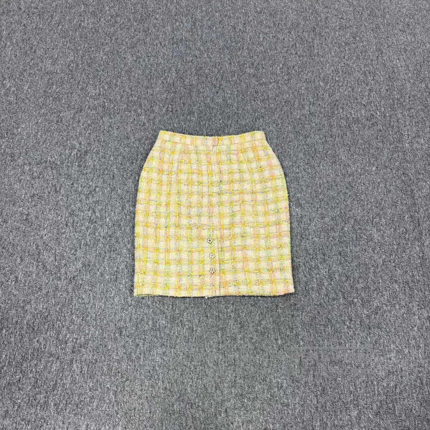 Chanel Chanel SIZE 42 1996 Rainbow Pattern, Silver Half-Skirt| Size 31" - 1 Thumbnail