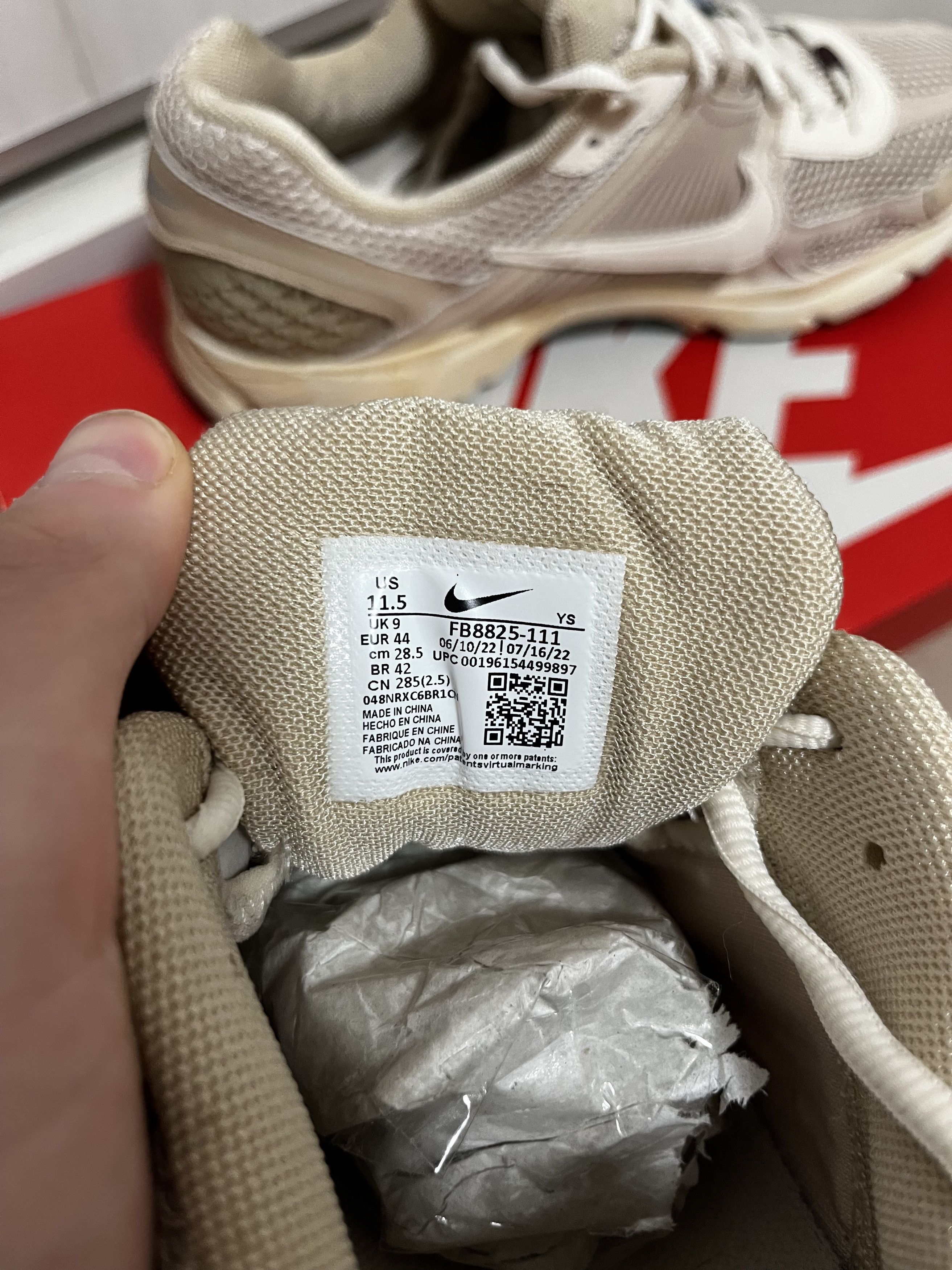 Nike Nike Zoom Vomero 5 Oatmeal Size US 11.5 / EU 44-45 - 6 Thumbnail