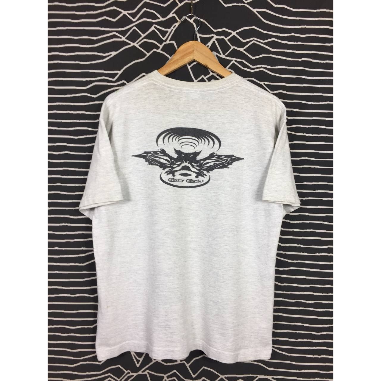 Vintage Vtg Crazy Clock Logo T-Shirt Winged Bat Radar Graphic Tee Size US M / EU 48-50 / 2 - 1 Thumbnail