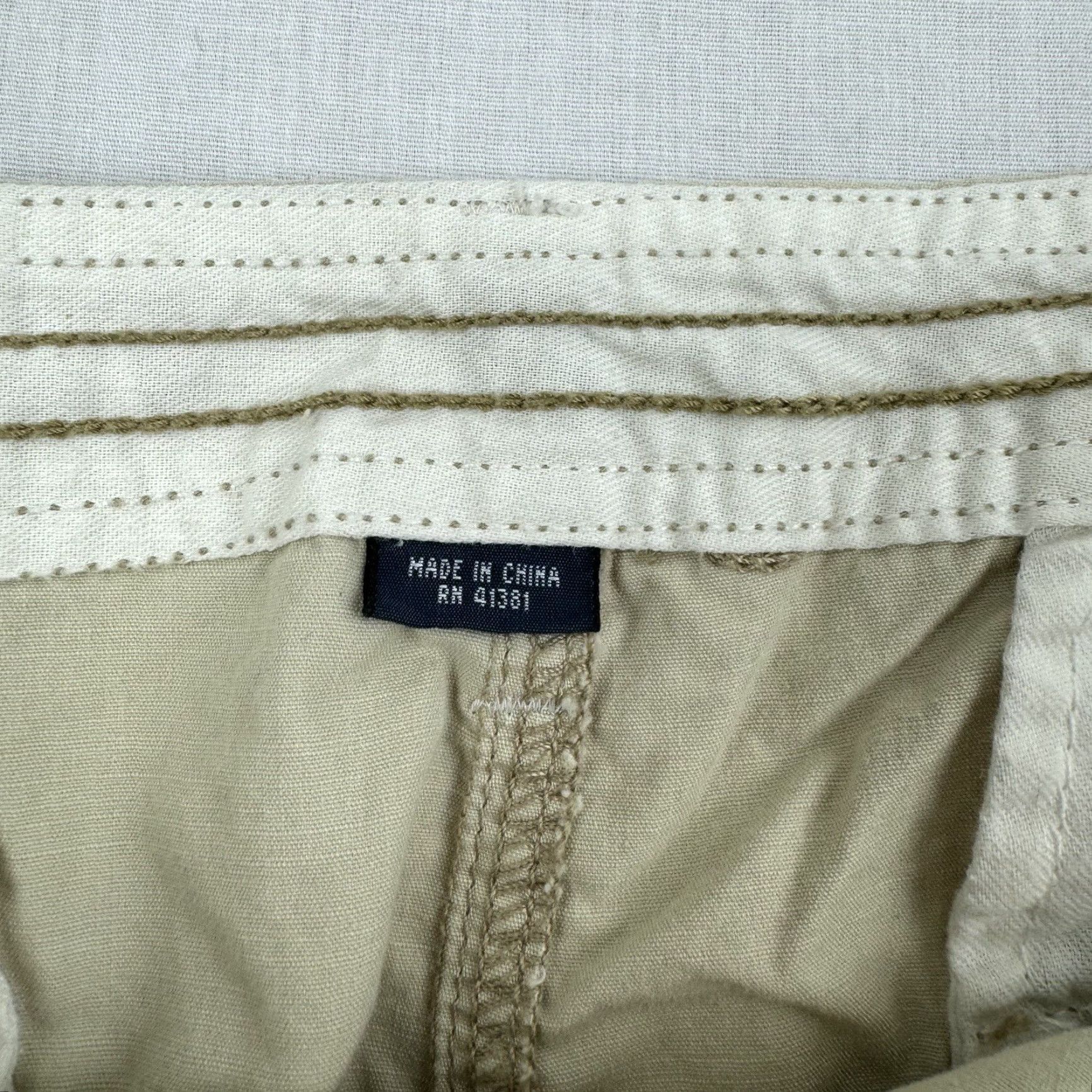 Polo Ralph Lauren Vintage Polo Ralph Lauren Cargo Shorts 36 Khakis Baggy Military Surplus Adult Men Ivory 10 in Inseam Relaxed Regular Zip Solid Pattern Size US M / EU 48-50 / 2 - 7 Thumbnail