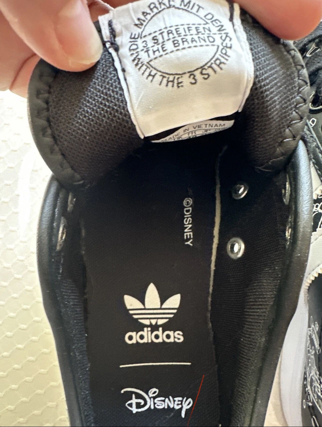 Adidas × Disney Adidas x Disney Nizaa Men's Size 7 Goofy Sneaker Size US 7 / EU 40 - 6 Thumbnail