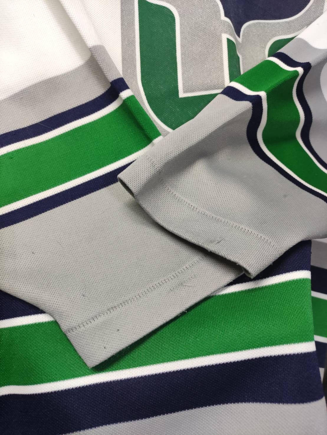 NHL Vtg 90's Hartford Whalers Team CCM Made in USA Jersey Size US M / EU 48-50 / 2 - 6 Thumbnail