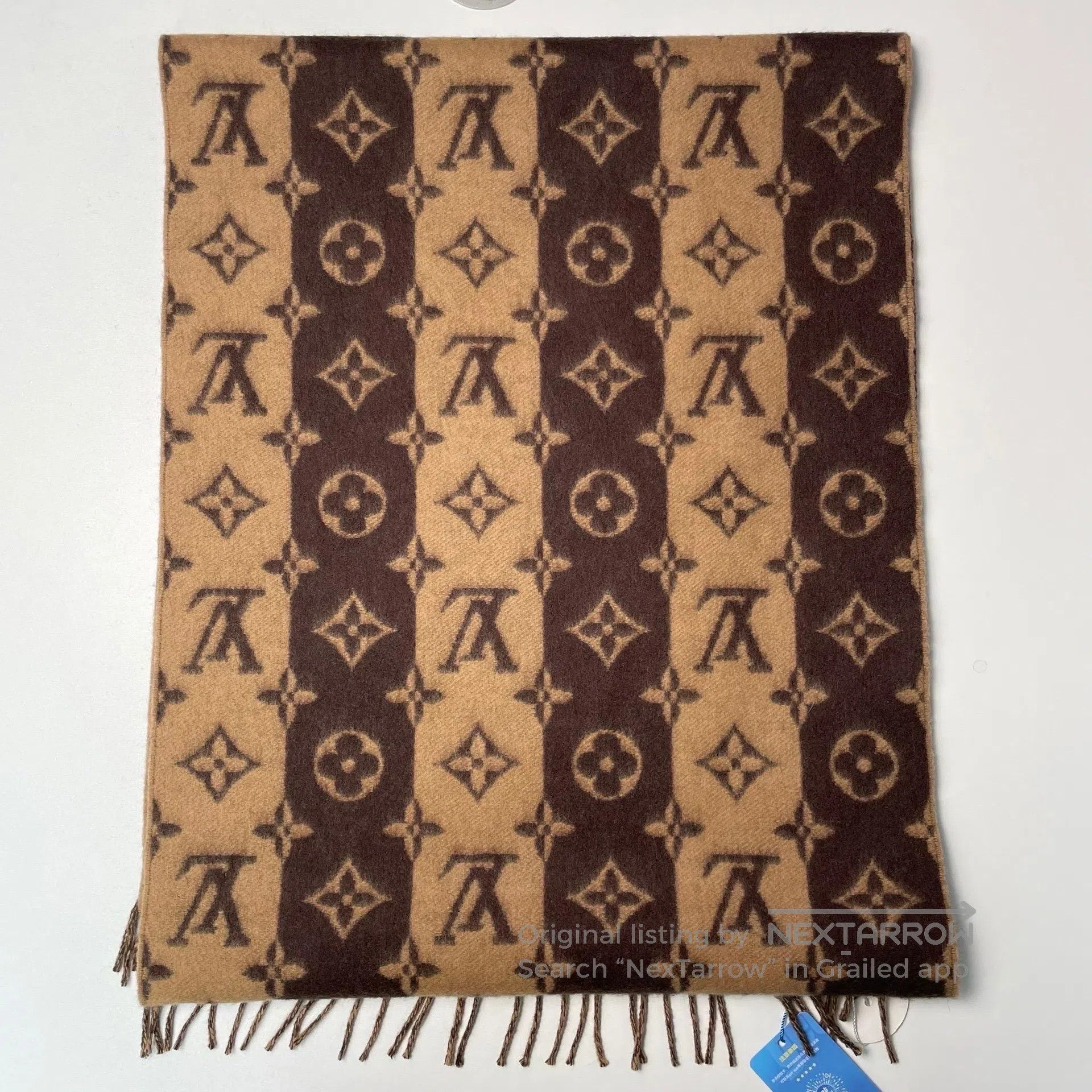Louis Vuitton Louis Vuitton Brown and khaki color block heart little tig Size ONE SIZE - 4 Thumbnail