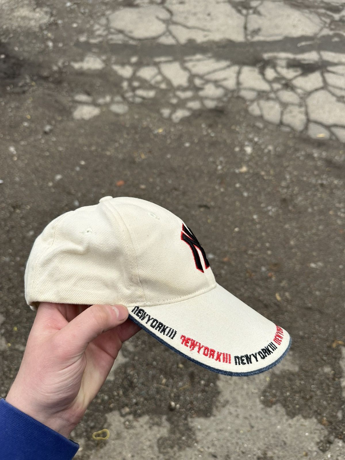 New York Yankees Vintage New York 3 Cap Beige Y2K Old Money Style Size ONE SIZE - 2 Thumbnail