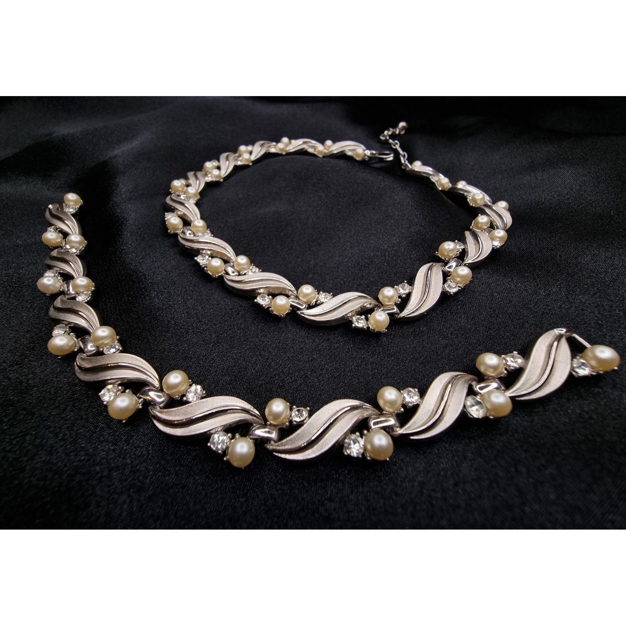 Vintage Rare Find Vintage 1950s TRIFARI Signed Necklace & Bracelet S Size ONE SIZE - 4 Thumbnail