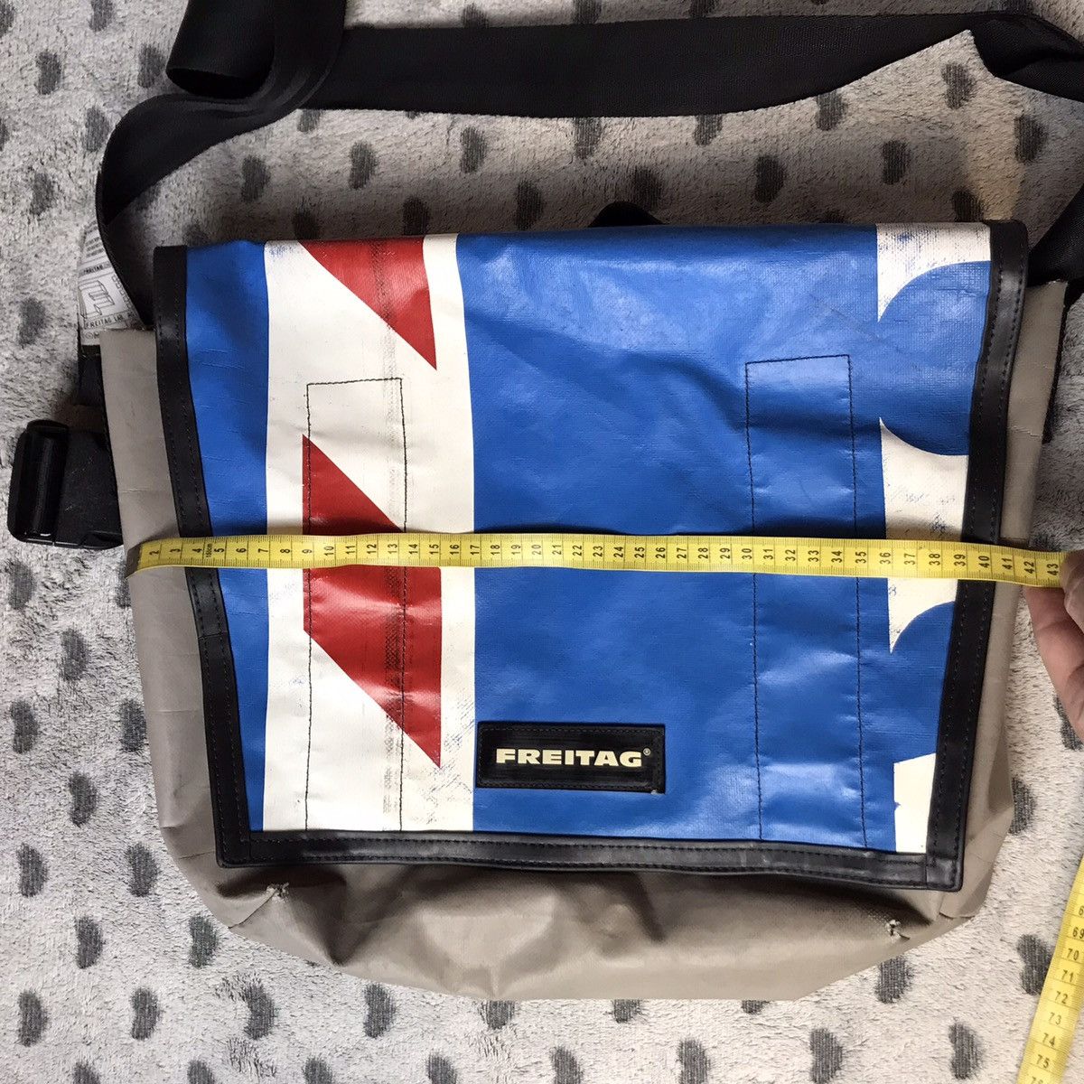 Freitag × Streetwear × Vintage Vintage Freitag Roy Laptop Crossbody Bag |  Grailed