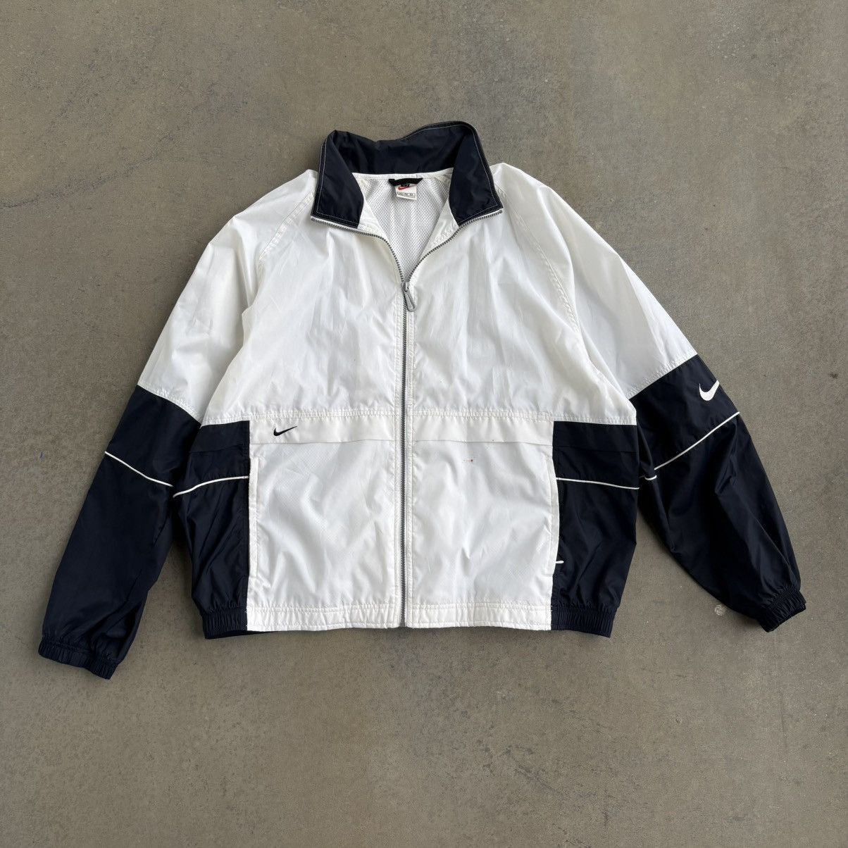 Nike × Vintage Vintage Nike Blue and White Windbreaker Jacket Athletic XL Size US XL / EU 56 / 4 - 15 Thumbnail