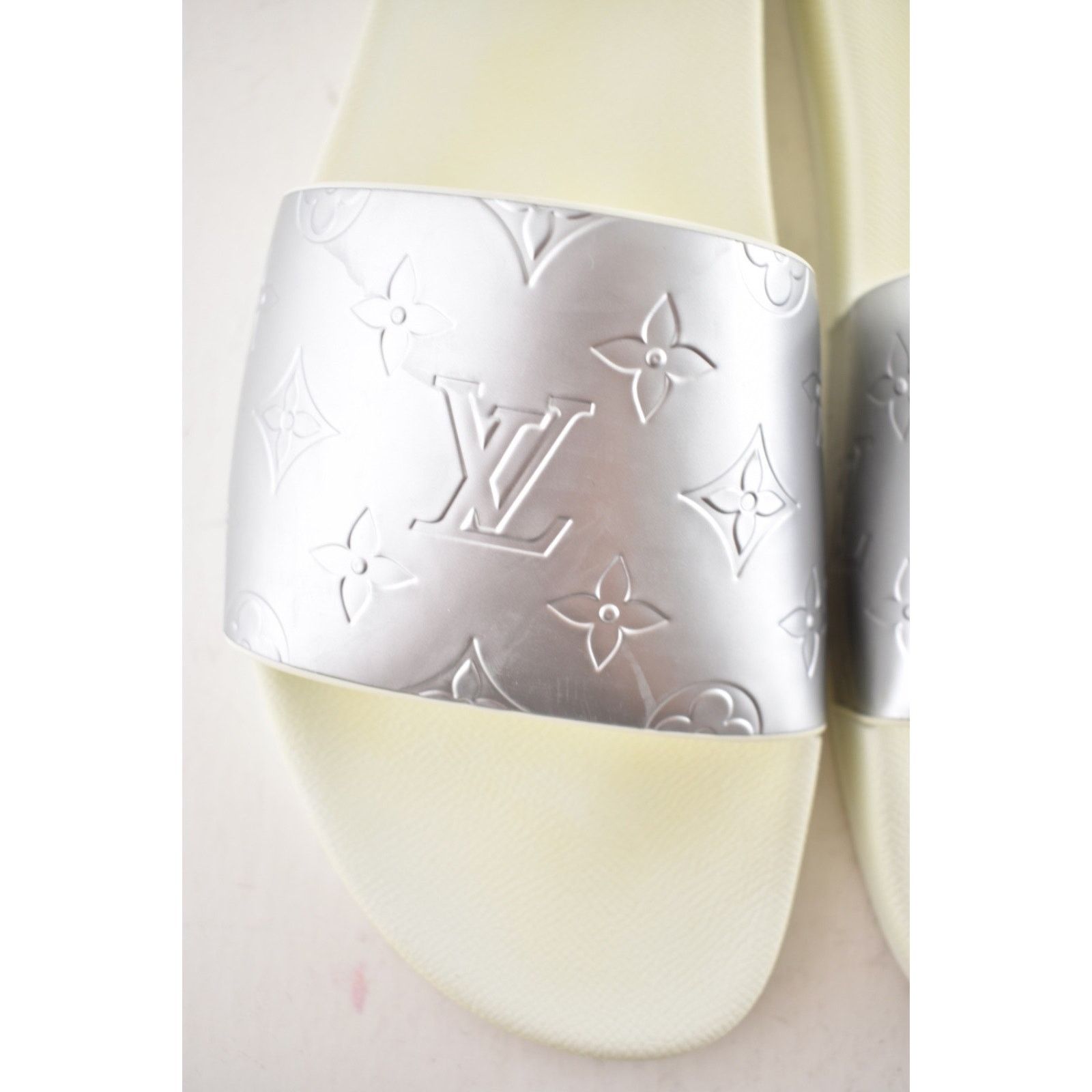 Louis Vuitton Louis Vuitton Silver Monogram Slide Sandal UK 9 US 10 11 Size US 10 / EU 43 - 8 Thumbnail
