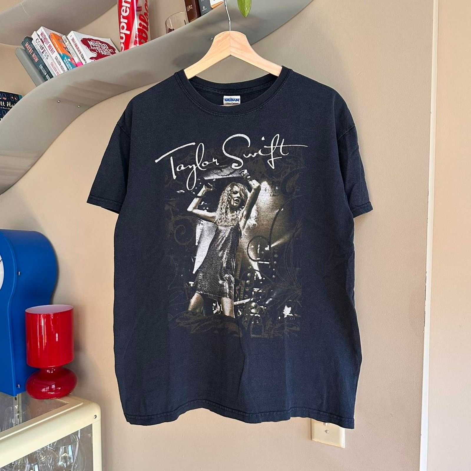 Band Tees Vintage Y2K Taylor Swift Shirt Size US M / EU 48-50 / 2 - 1 Thumbnail