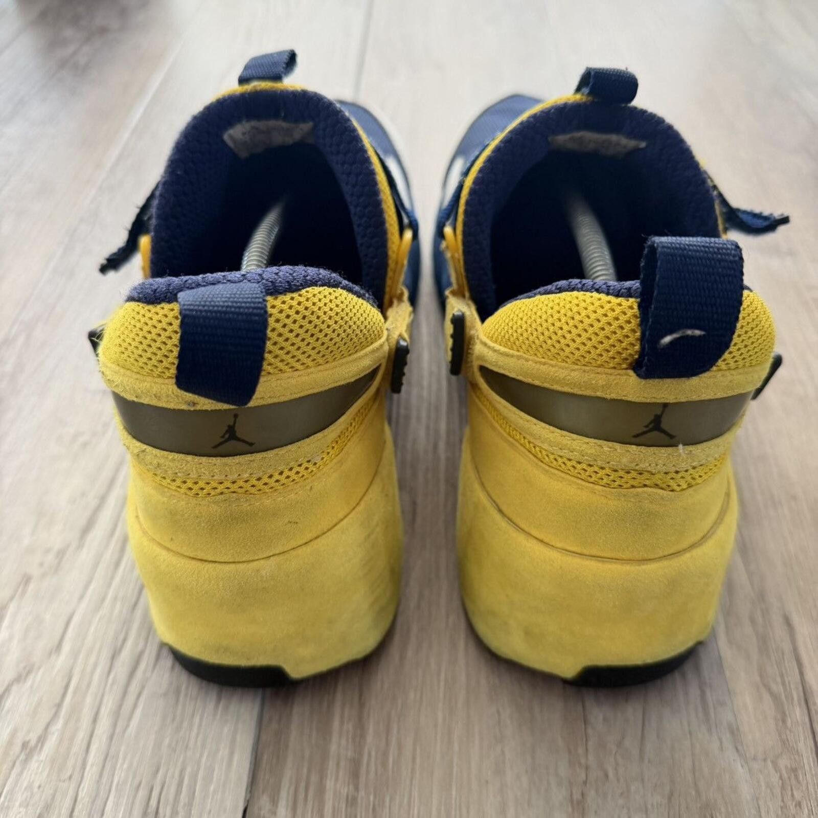 Jordan Brand NIKE • JORDAN Trunner "Midnight Navy Yellow Streak" (13M) Size US 13 / EU 46 - 11 Thumbnail