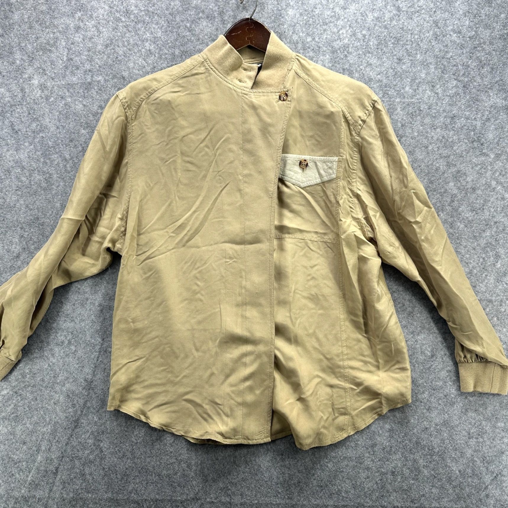 Vintage Diane Gilman Shirt Womens Petite Khaki Band Collar Long Sleeve Asymmetric Pocket L Beige Mock Neck Button-Up Size L / US 10 / IT 46 - 2 Thumbnail