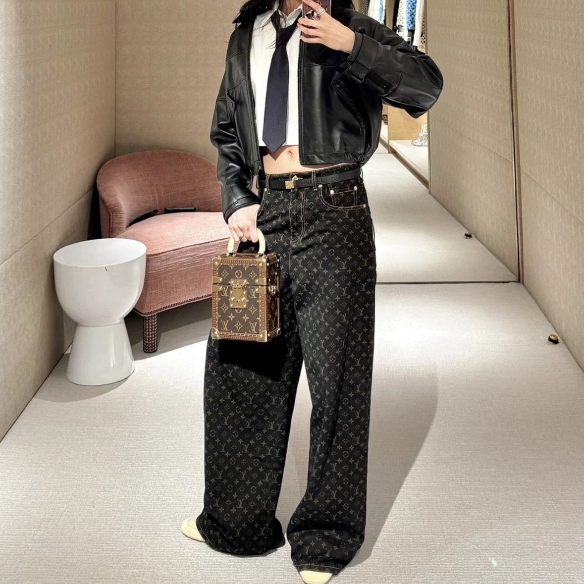 Louis Vuitton LV mar65 all over Monogram wide leg jeans 36 new Size 26" / US 2 / IT 38 - 7 Thumbnail