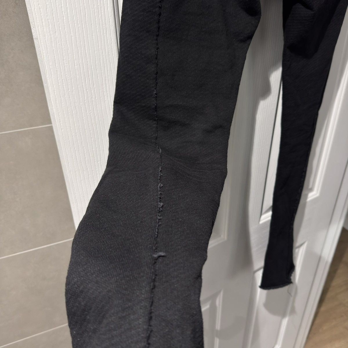 Individual Sentiments Individual Sentiments black raw-edge fitted trousers Size US 30 / EU 46 - 6 Thumbnail