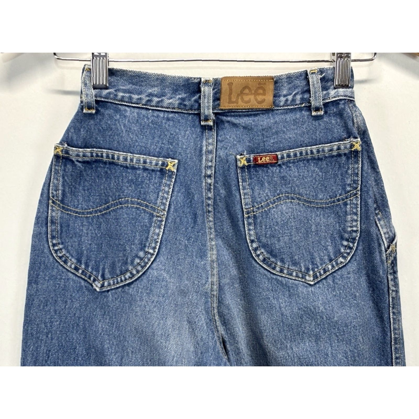 Lee VINTAGE Lee Jeans Womens 5 Yoke Front Mom Baggy Fit Pleated Denim Jeans 1980s USA Made US Size 5 Bottoms 27 Inseam Blue Womens Size 27" / US 4 / IT 40 - 4 Thumbnail