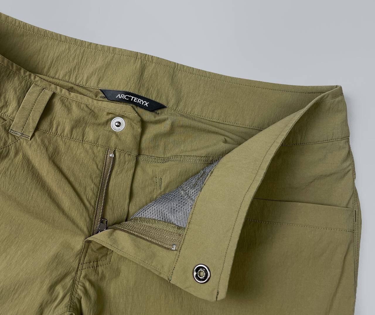 Arc'teryx Women’s ARC’TERYX Khaki Olive Nylon Cargo Shorts Size 8 Size 30" / US 8 / IT 44 - 6 Thumbnail