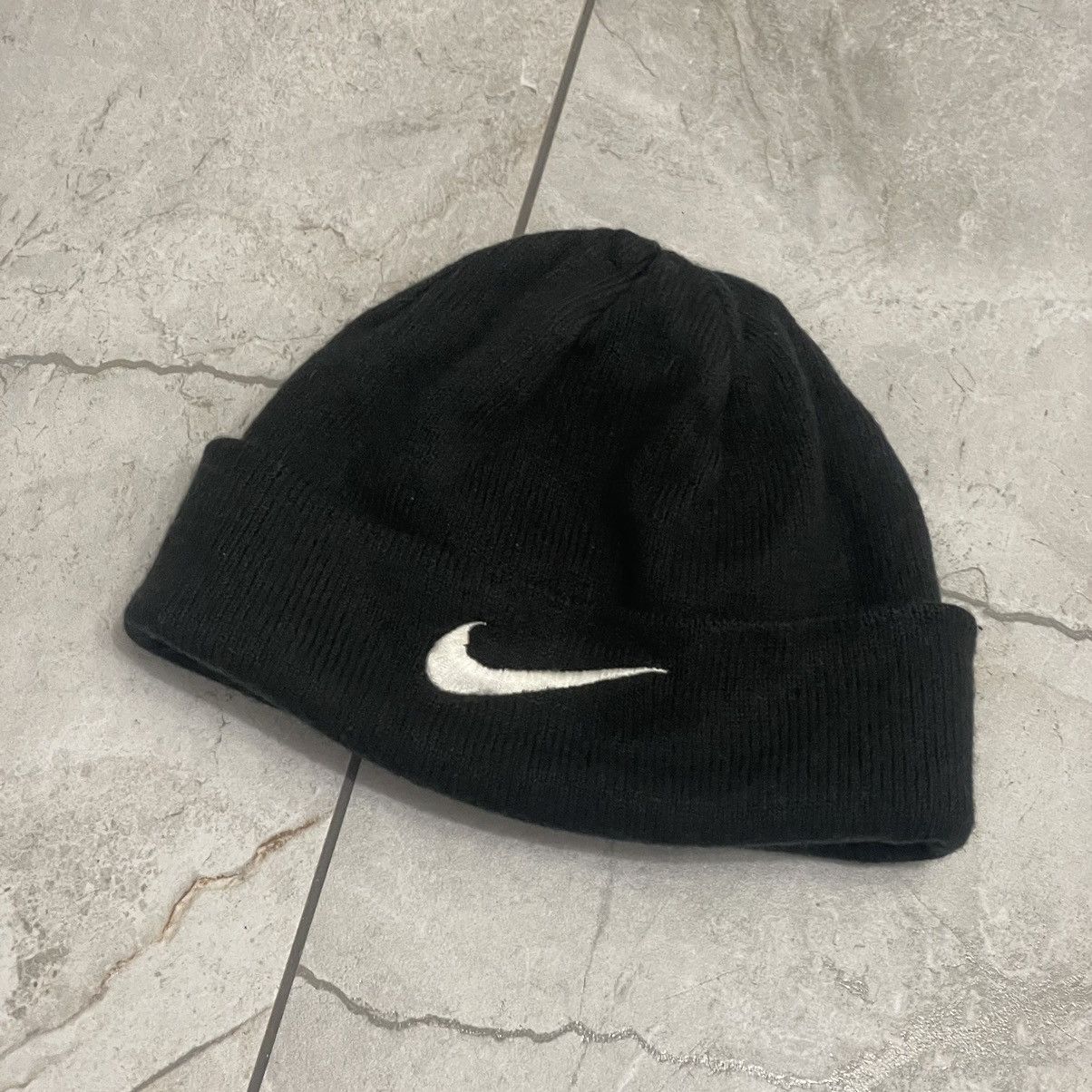 Nike Nike Double side beanie hat y2k black and red Size ONE SIZE - 5 Thumbnail