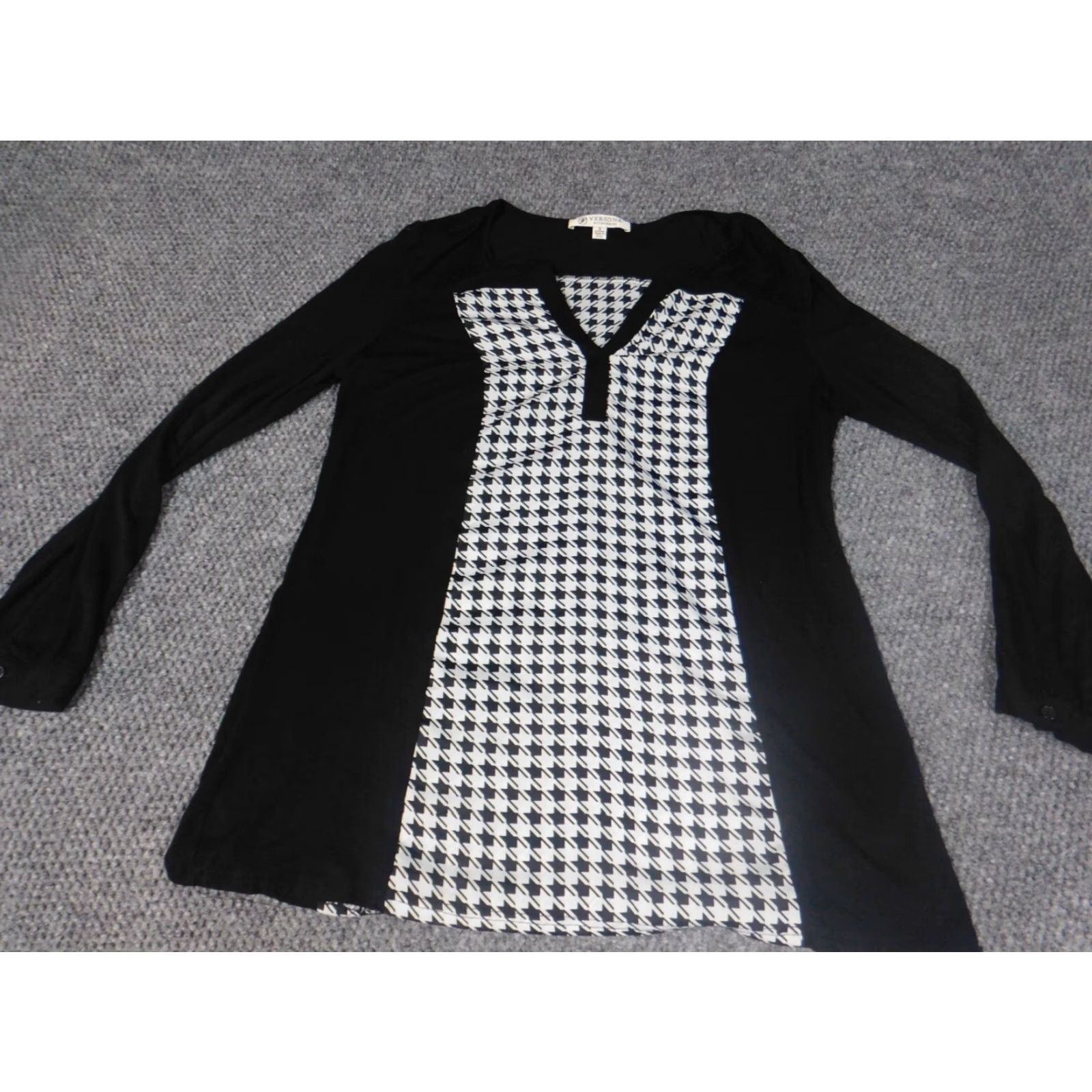 Vintage Versona Blouse Shirt Womens Small Black Crew Neck Long Sleeve Pullover Stretch Casual Regular Button Polyester Rayon Cap Sleeves Vintage: No Size S / US 4 / IT 40 - 2 Thumbnail