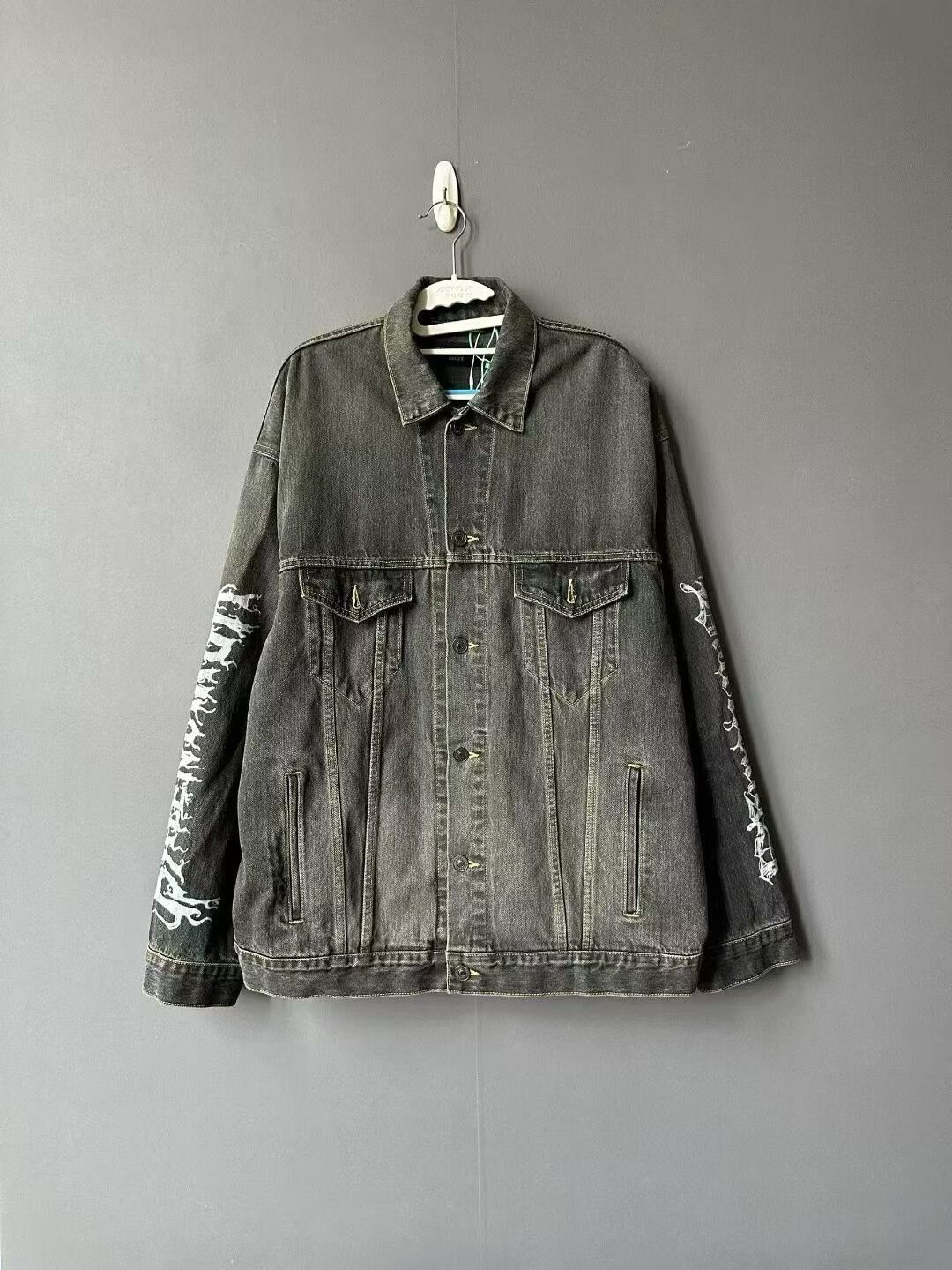 Balenciaga balenciaga graffiti denim jacket in black Size US XS / EU 42 / 0 - 1 Thumbnail
