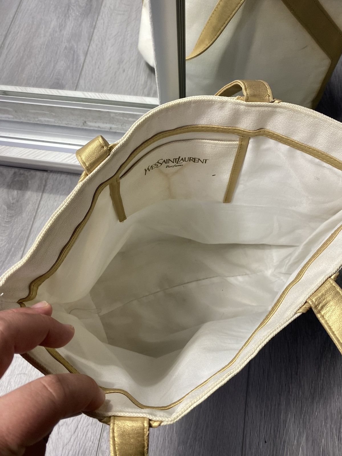 Yves Saint Laurent Yves Saint Laurent YSL Logo Lacquered Tote Shopper Hand Bag Size ONE SIZE - 17 Thumbnail