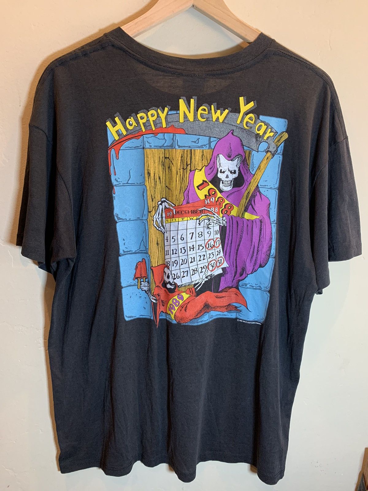 Band Tees × Vintage *RARE* Vintage 80s Y&T Happy New Year Grim Reaper Band Shirt Size US XL / EU 56 / 4 - 2 Thumbnail