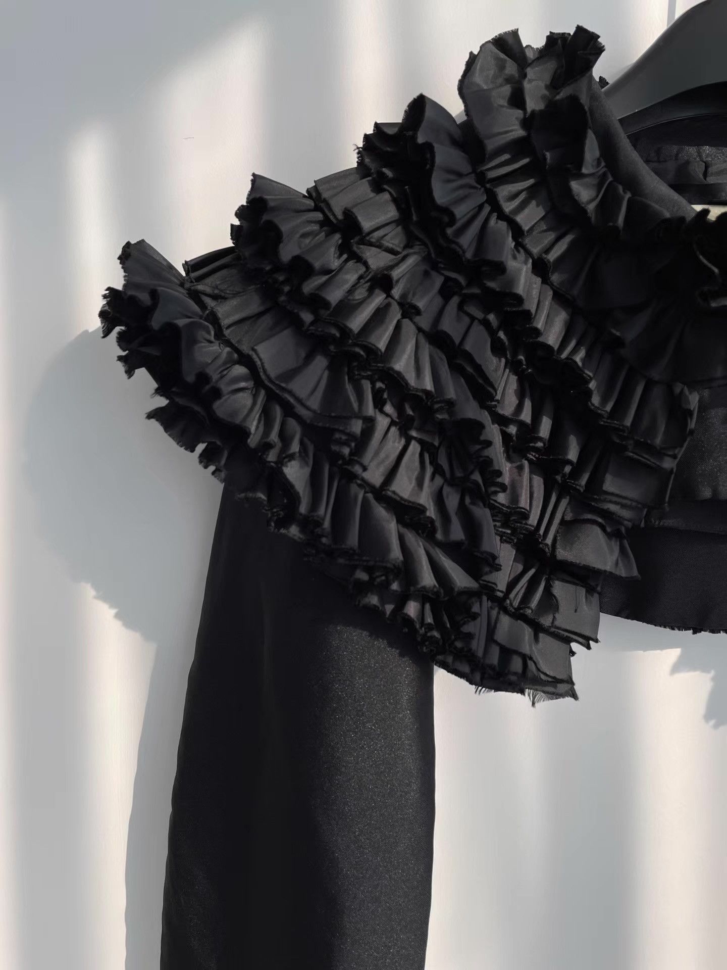 Comme des Garcons Comme des Garçons Lace Trim Short Cape Shawl Ｑ24 Size XS / US 0-2 / IT 36-38 - 2 Thumbnail