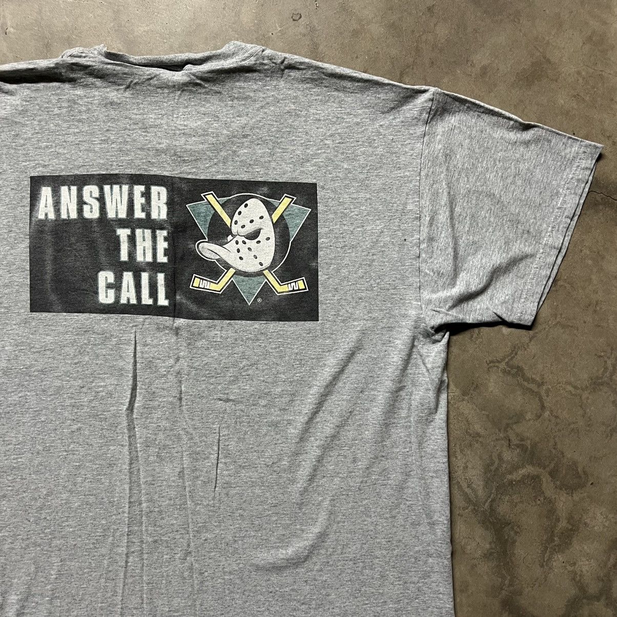 NHL × Vintage Vintage 2001-02 NHL Mighty Ducks Hockey Graphic T-Shirt Size US XL / EU 56 / 4 - 1 Thumbnail