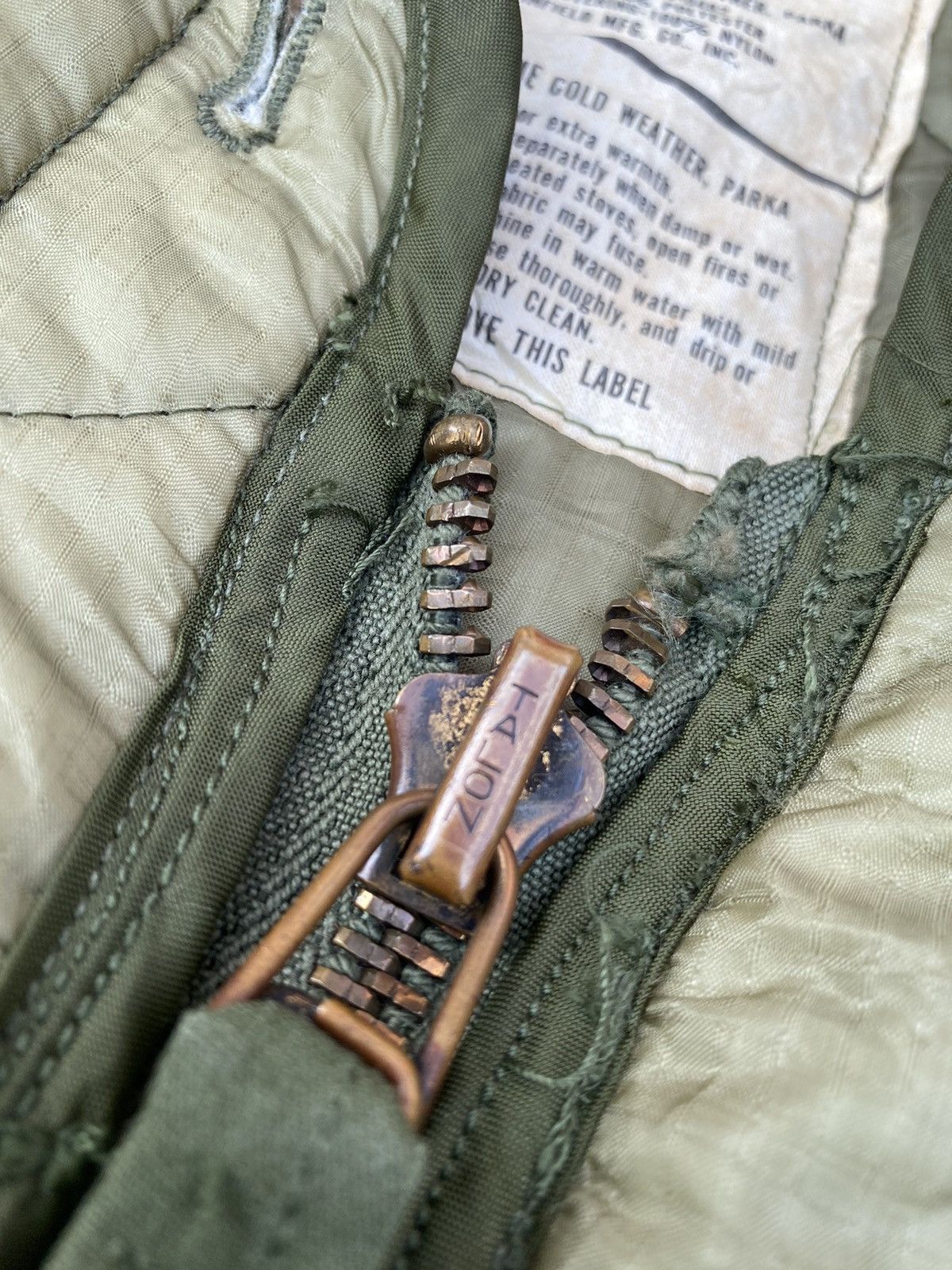 Vintage Vintage Army Military Light Parka Jacket. #D4 Size US XL / EU 56 / 4 - 6 Thumbnail