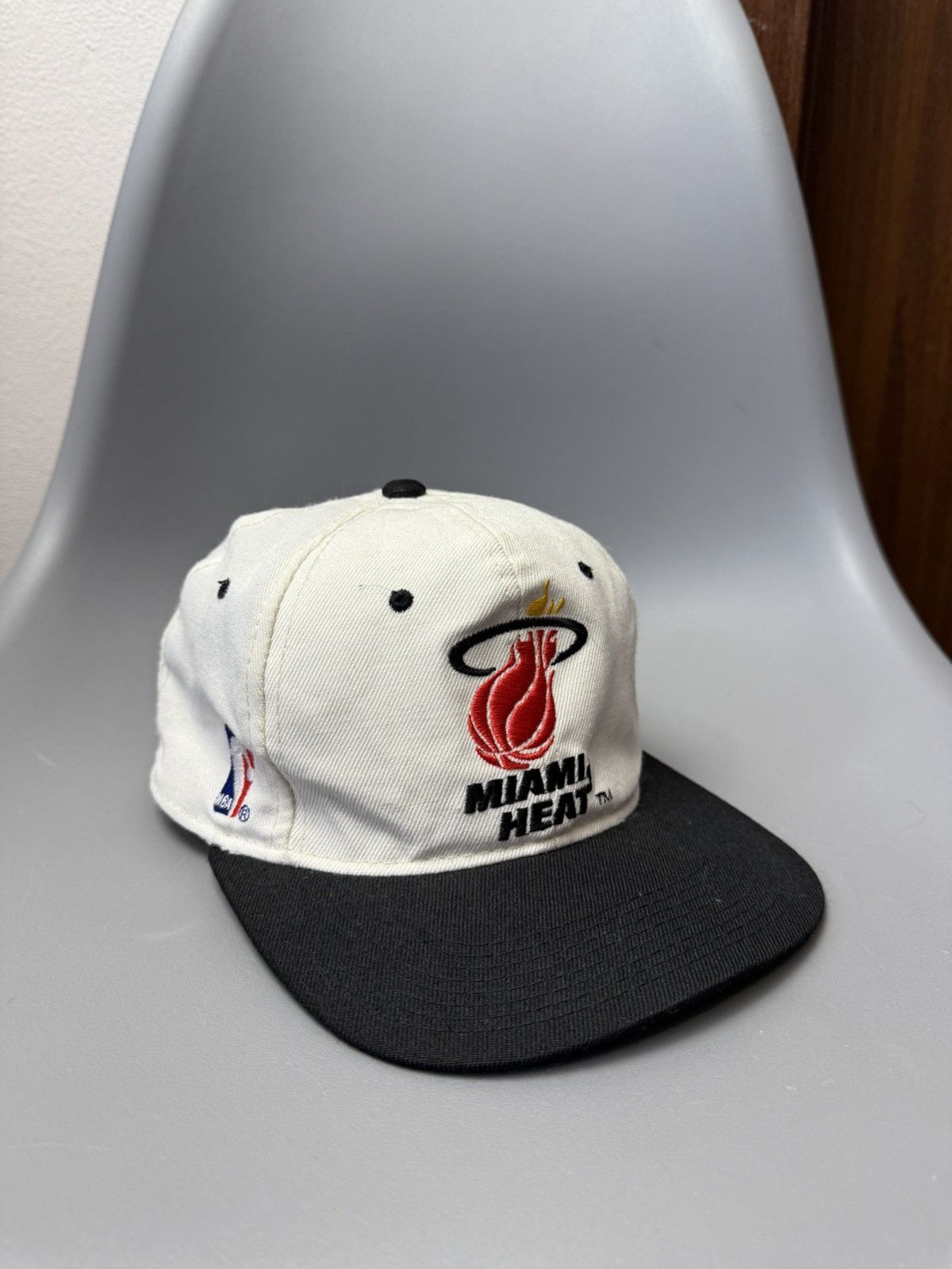 NBA Vintage Miami Heat Cap NBA Streetwear Rare Casual Fan Logo Size ONE SIZE - 2 Thumbnail