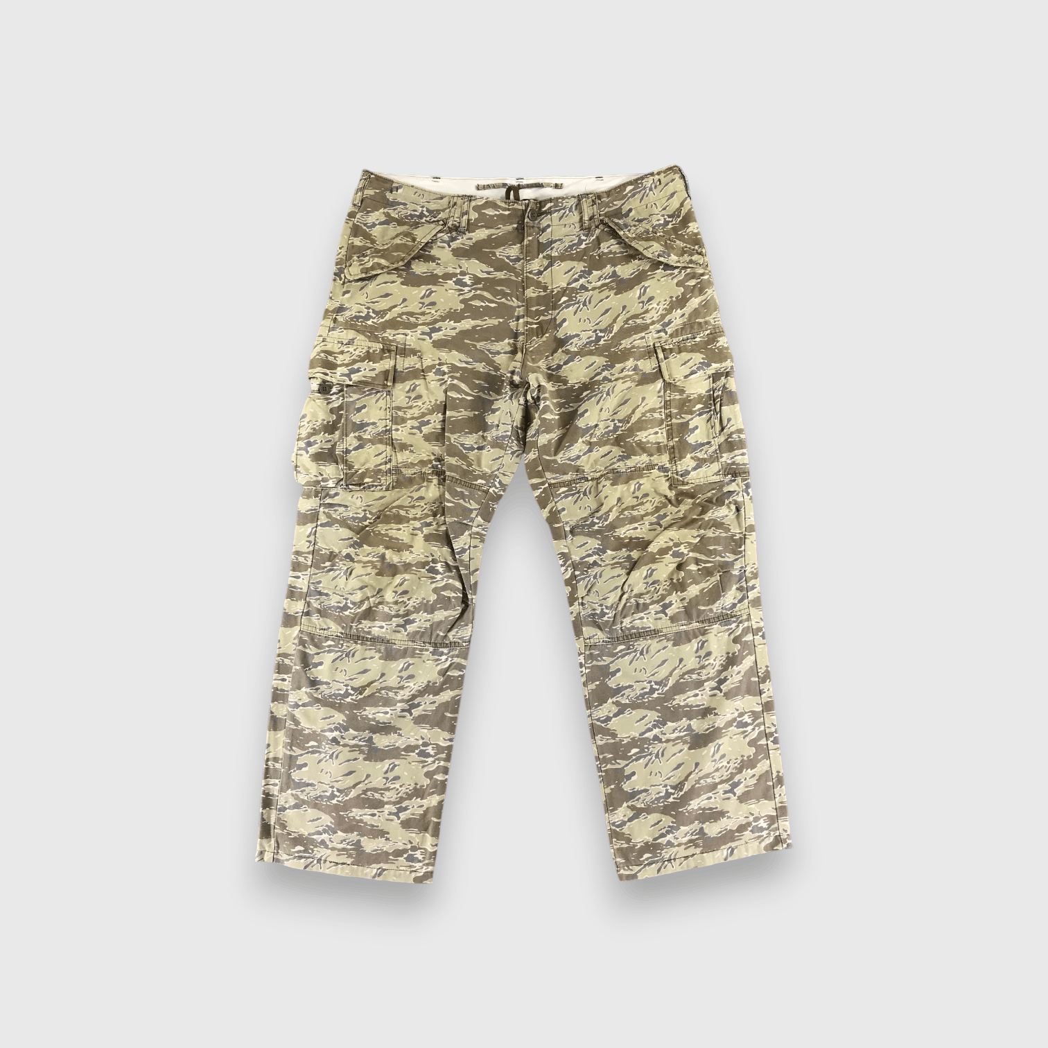 Uniqlo Uniqlo Camo Multi Pocket Cargo Pant-J142 Size US 38 / EU 54 - 1 Thumbnail