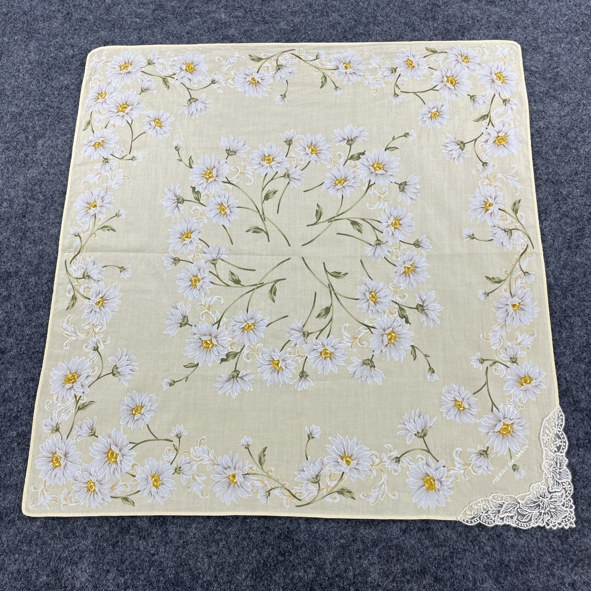 Pierre Balmain Pierre Balmain Handkerchief / Bandana / Neckerchief B471 Size ONE SIZE - 1 Thumbnail