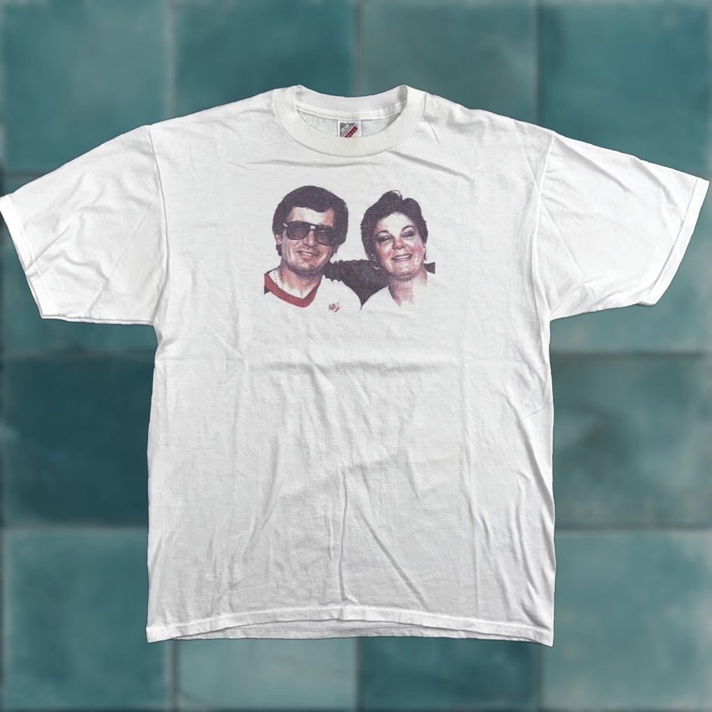 Jerzees VINTAGE Aviator Sunglasses VTG T Shirt Family Photo 2 Random People 1970s Vibe Funny Size US L / EU 52-54 / 3 - 1 Thumbnail