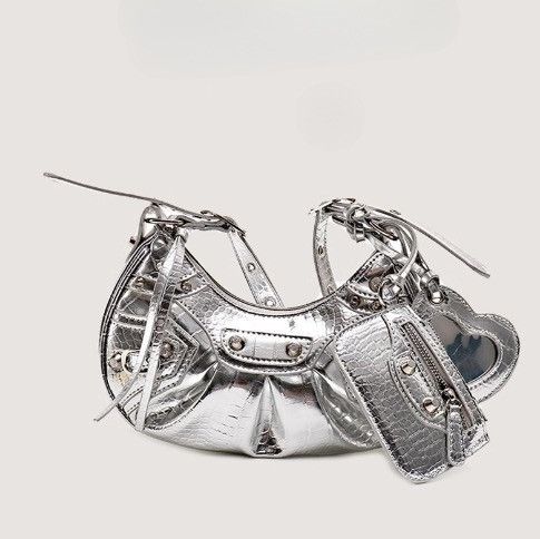 Japanese Brand Huskycat motorcycle crescent bag Size ONE SIZE - 4 Thumbnail