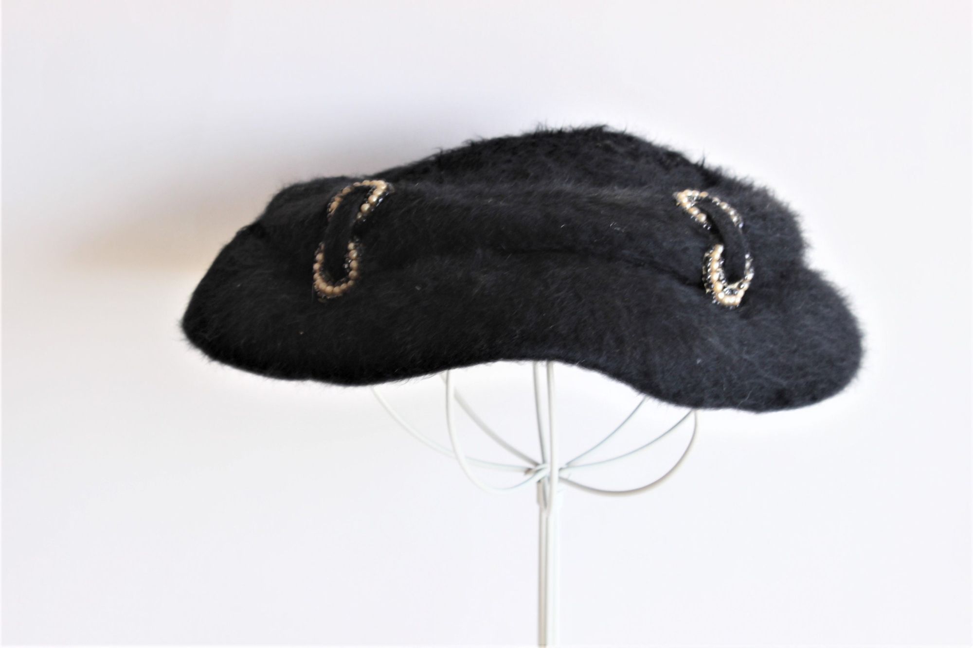 Vintage Vintage 1940s Hat, Black Plate Hat with Faux Pearls, Milline Size ONE SIZE - 3 Thumbnail