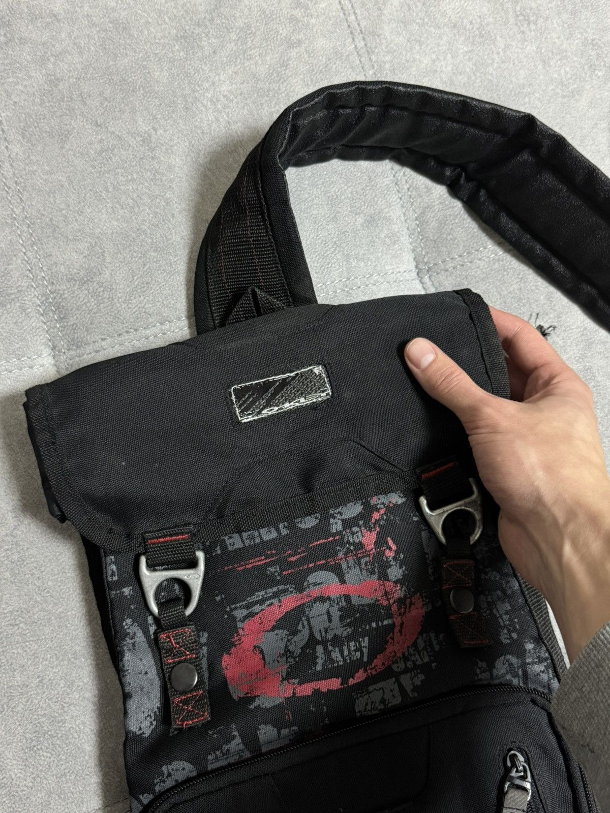 Oakley Vintage Rare Oakley sling crossbody bag backpack Size ONE SIZE - 7 Thumbnail