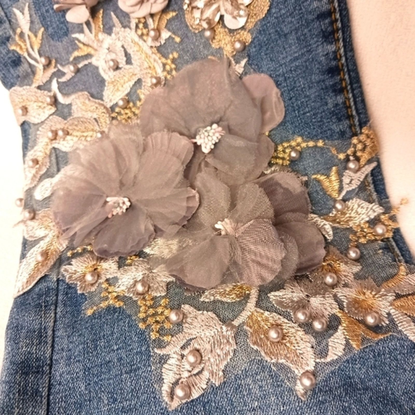 Vintage Jeweled Jeans Sz 28 Blue BEADED FLORAL PEARLS Boho Cottage Size 28" / US 6 / IT 42 - 3 Thumbnail
