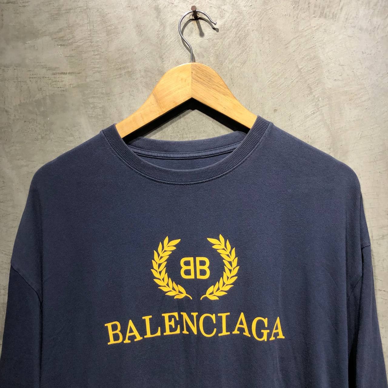 Balenciaga Balenciaga BB feather logo shirt Size US L / EU 52-54 / 3 - 2 Thumbnail