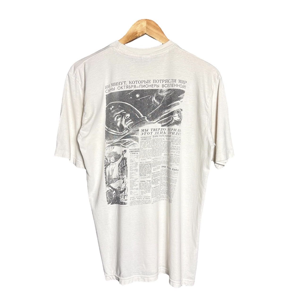 Vintage Vintage Yuri Gagarin Cccp Military News Graphic T-Shirt Size US L / EU 52-54 / 3 - 2 Thumbnail