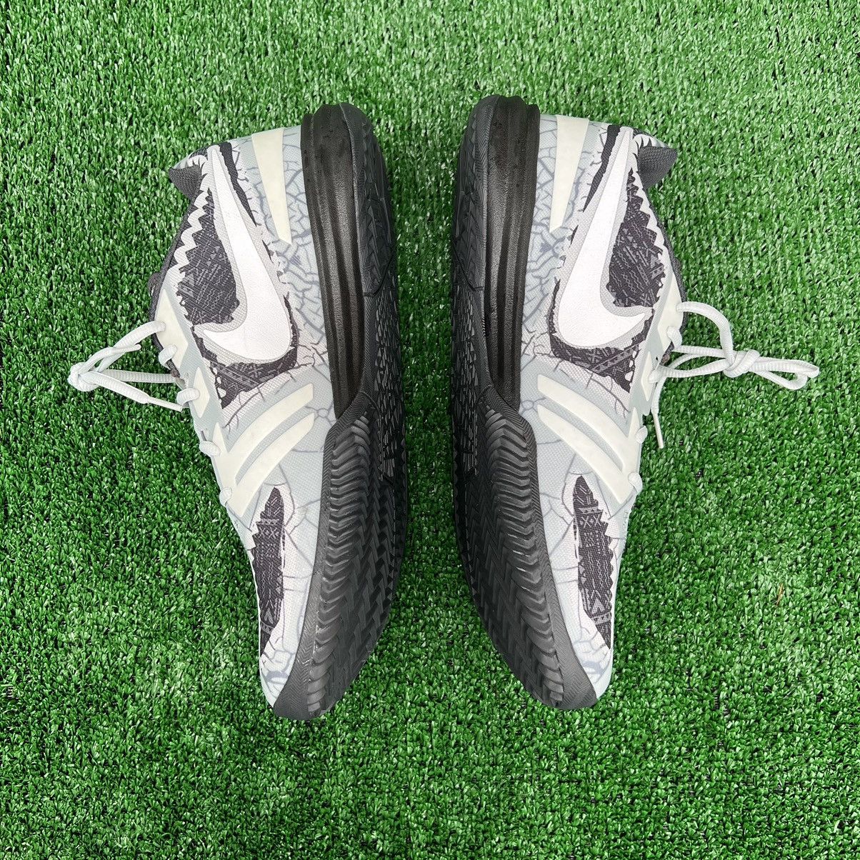Nike Nike Kobe Mentality Size US 12 / EU 45 - 2 Thumbnail