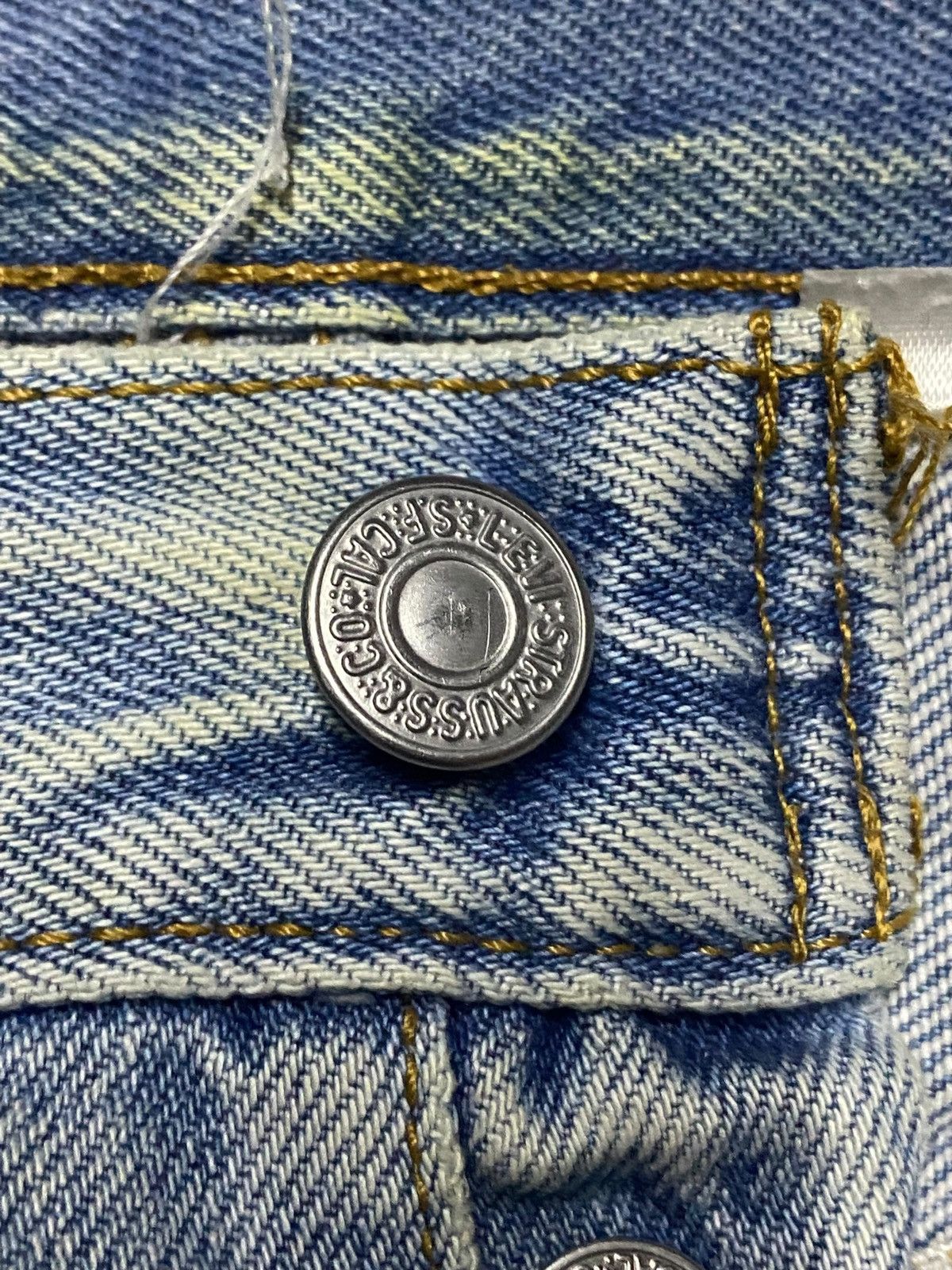 Levi's Vintage Levis 501 Faded Wash Distressed Loose Jeans Size US 32 / EU 48 - 8 Thumbnail