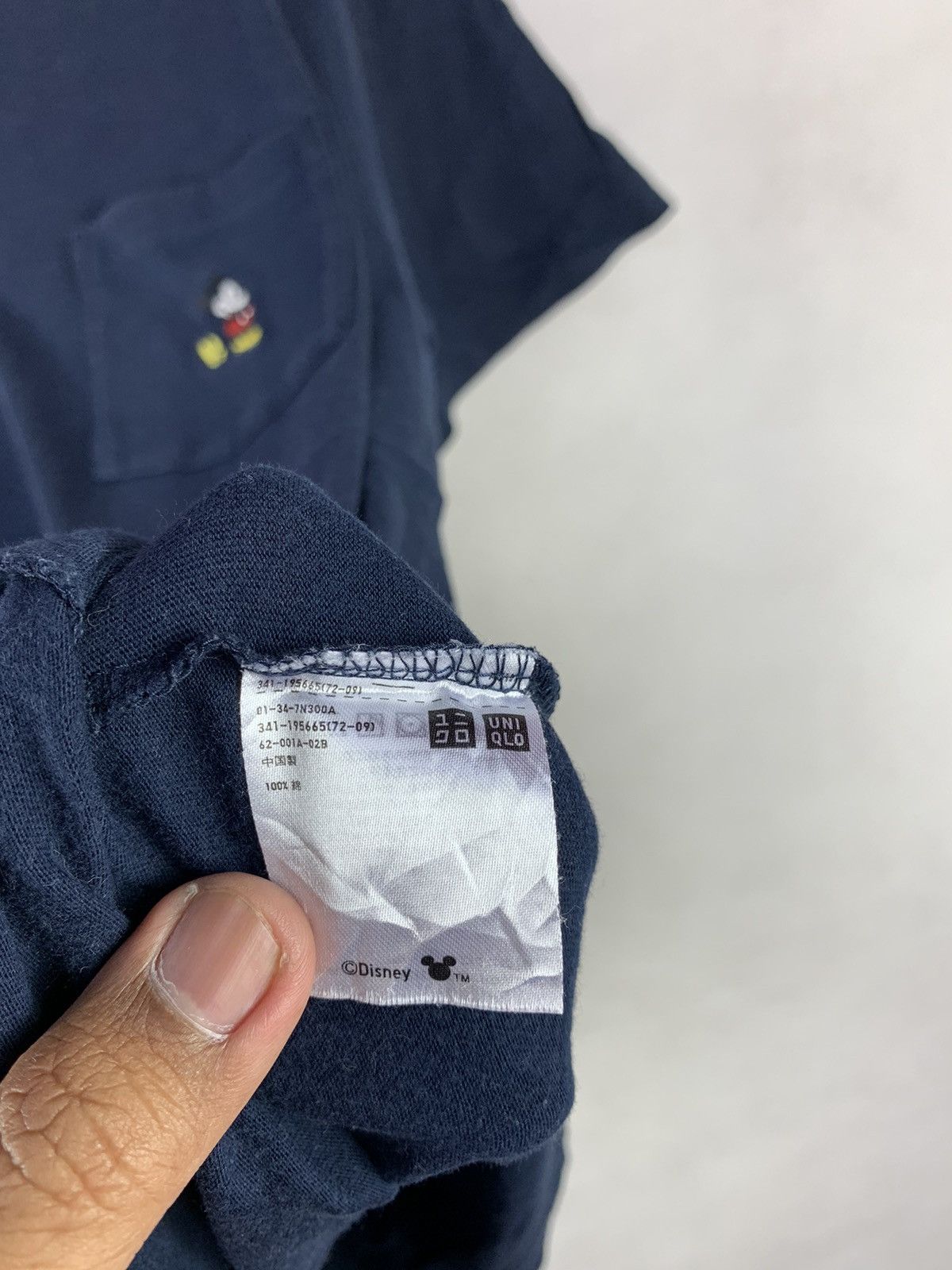 Disney Steals! Uniqlo Mickey Mouse Disney Embroided Pocket Tee Size US M / EU 48-50 / 2 - 8 Thumbnail